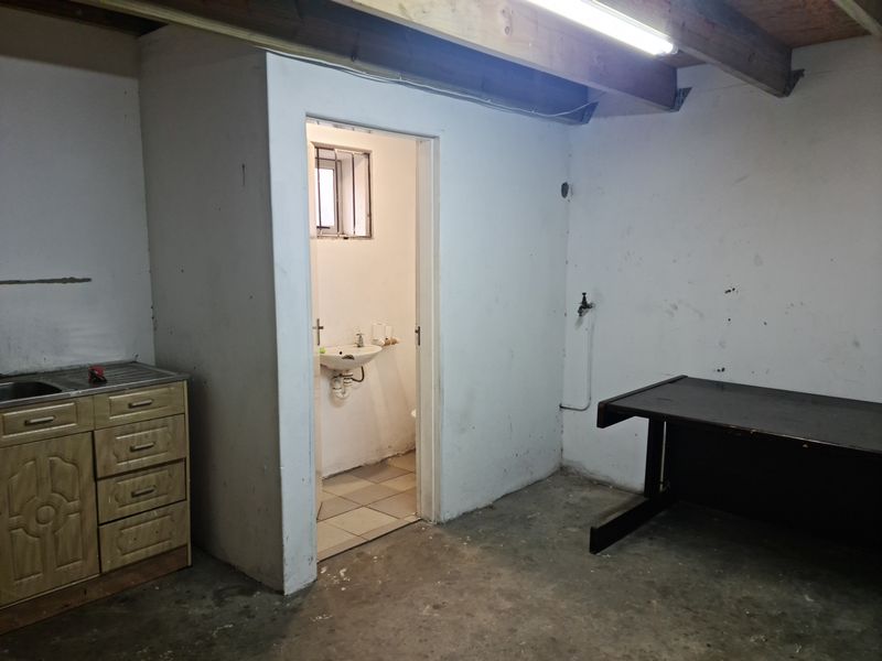 150m2 Storage / Industrial Unit  TO LET in Saxenburg Park, Blackheath. - Photo 9