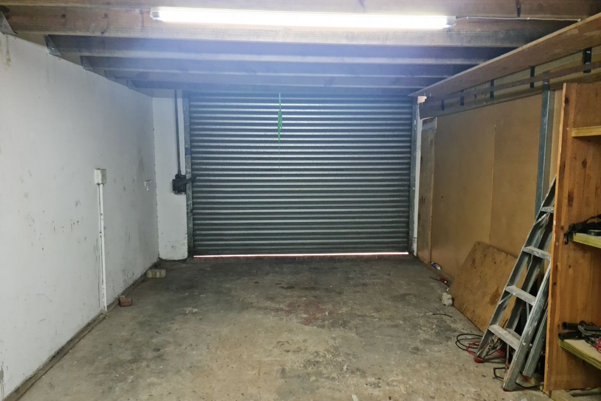 150m2 Storage / Industrial Unit  TO LET in Saxenburg Park, Blackheath. - Photo 5