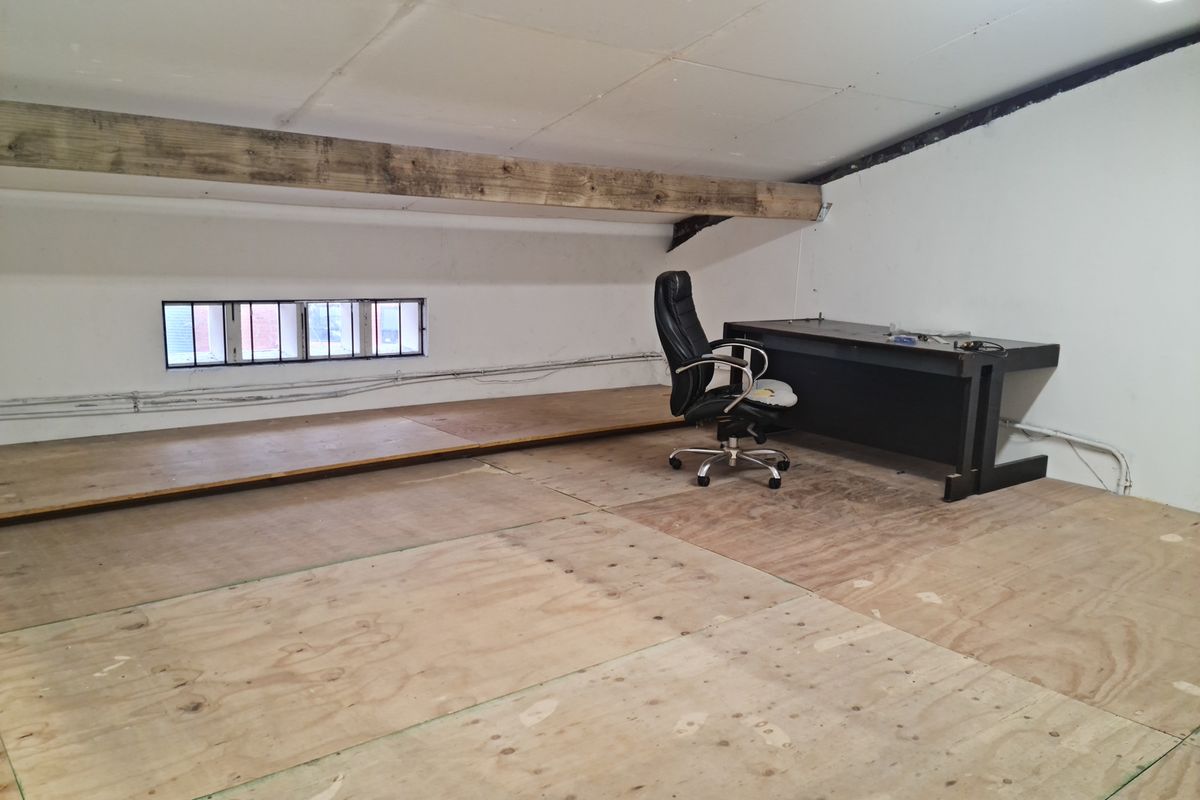 150m2 Storage / Industrial Unit  TO LET in Saxenburg Park, Blackheath. - Photo 2