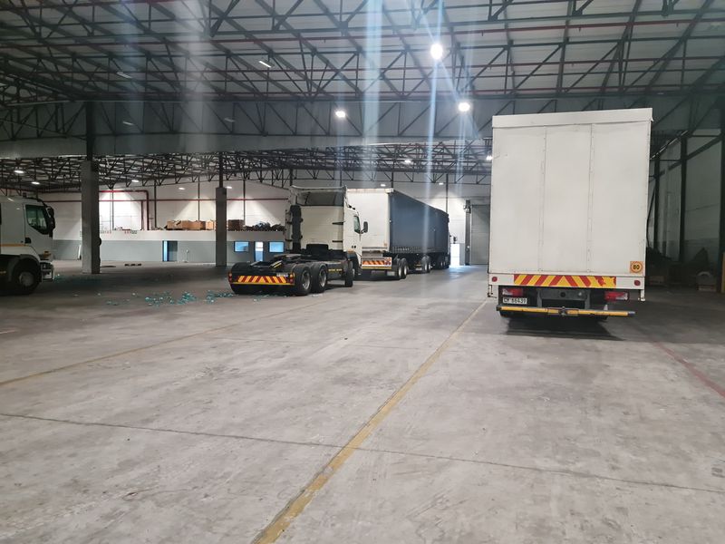 Prime 5130 m2 Warehouse available To Let - Next to the N2 in Asla Park, Strand - Photo 8