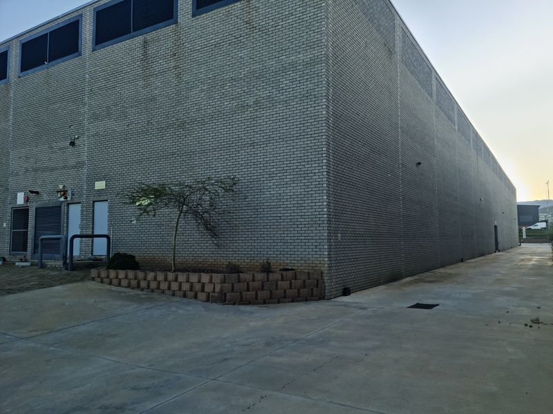 Prime 5130 m2 Warehouse available To Let - Next to the N2 in Asla Park, Strand - Photo 5
