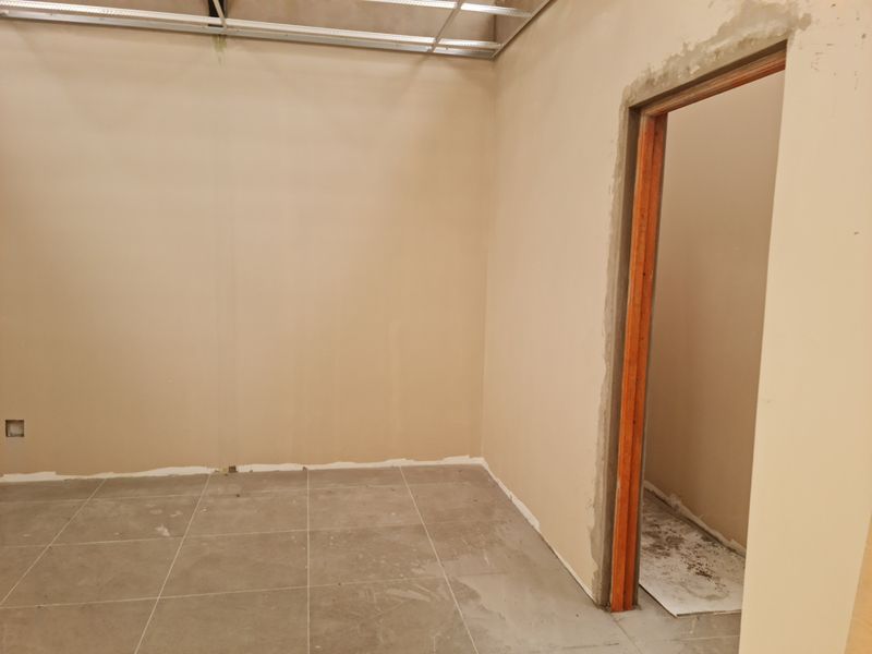 Brand New Modern 318m2 Industrial Warehouse To Let in Firgrove , Somerset West. - Photo 2