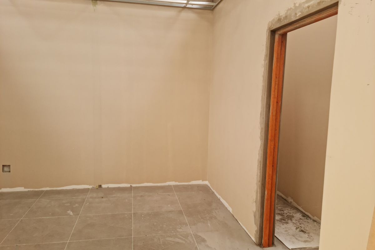 Brand New Modern 318m2 Industrial Warehouse To Let in Firgrove , Somerset West. - Photo 2