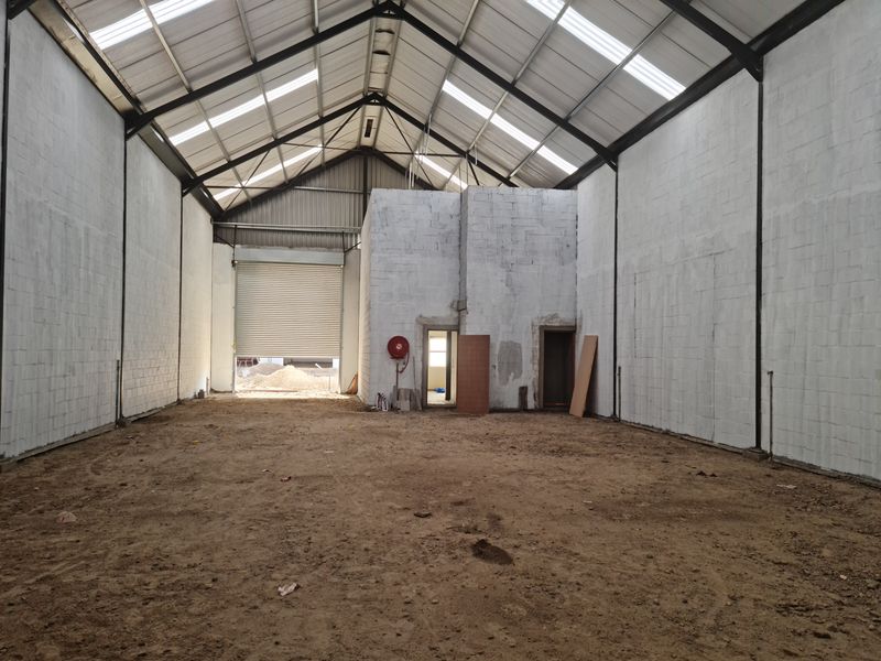 Brand New Modern 318m2 Industrial Warehouse To Let in Firgrove , Somerset West. - Photo 3