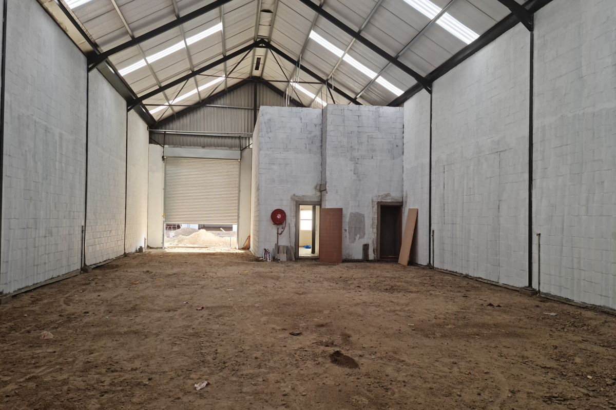 Brand New Modern 318m2 Industrial Warehouse To Let in Firgrove , Somerset West. - Photo 3