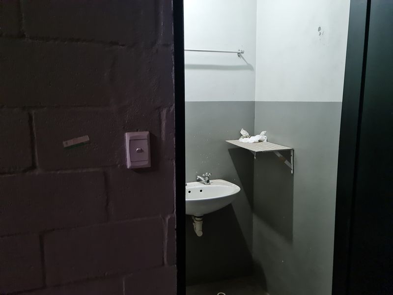 422m2 Factory Warehouse TO LET in the Strand - Photo 10