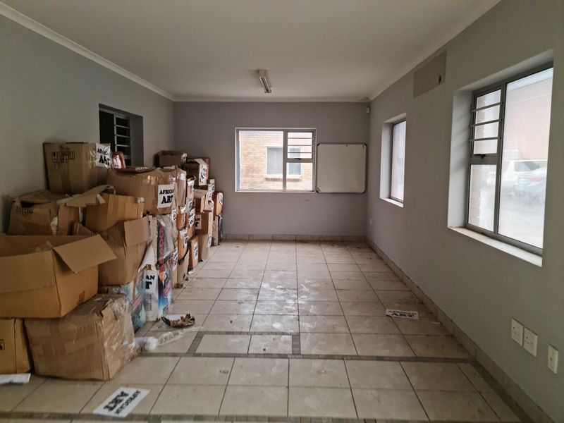 422m2 Factory Warehouse TO LET in the Strand - Photo 8