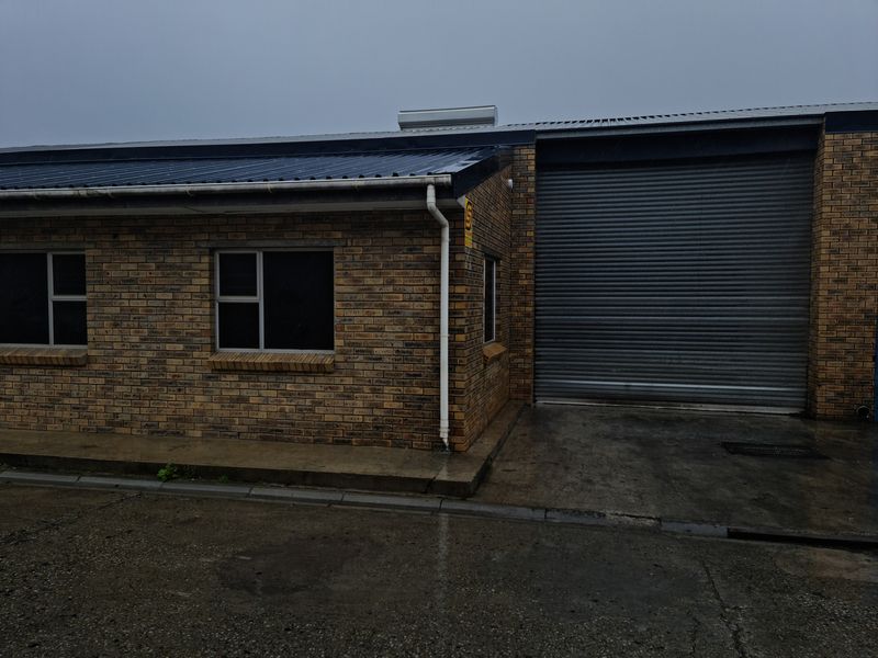 422m2 Factory Warehouse TO LET in the Strand - Photo 3