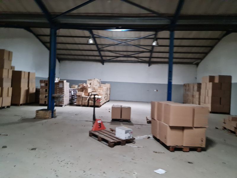 422m2 Factory Warehouse TO LET in the Strand - Photo 5