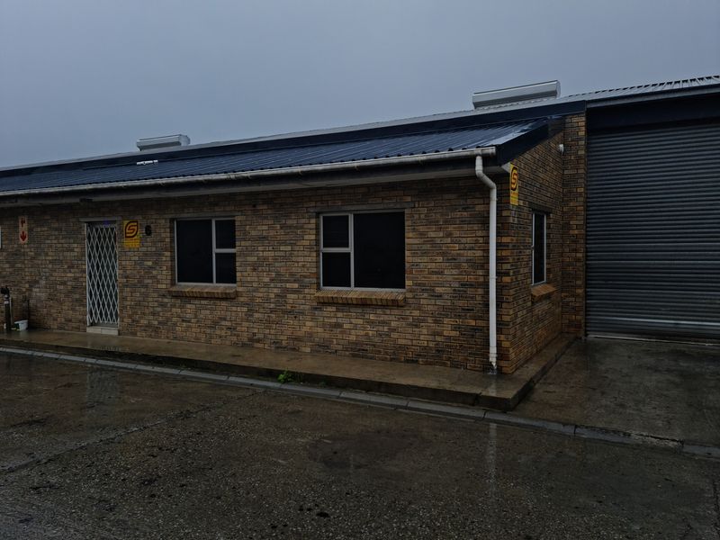 422m2 Factory Warehouse TO LET in the Strand - Photo 4