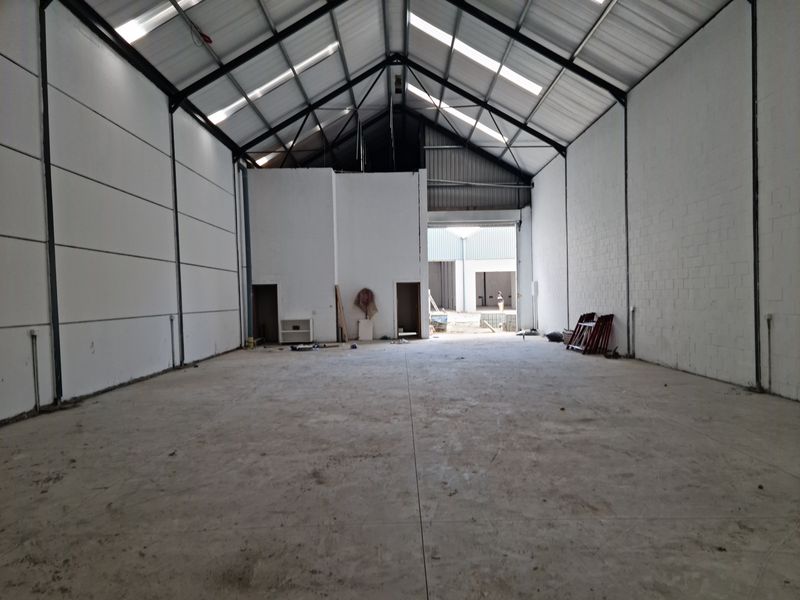 370m2 Industrial Warehouse To Let in Firgrove , Somerset West - Brand New - Photo 10