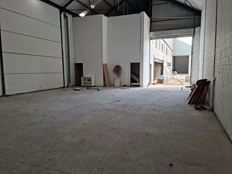 370m2 Industrial Warehouse To Let in Firgrove , Somerset West - Brand New - Photo 9