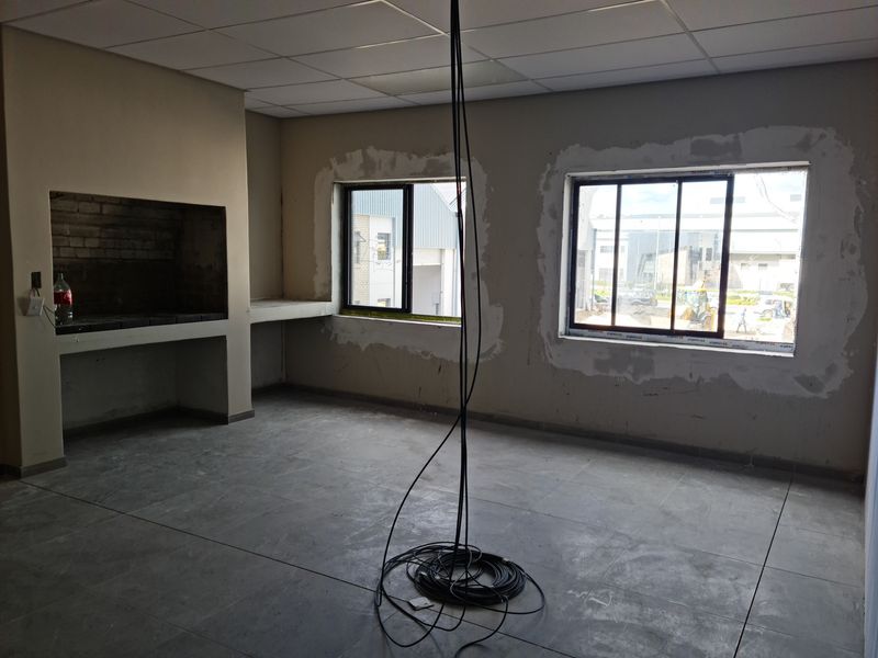 370m2 Industrial Warehouse To Let in Firgrove , Somerset West - Brand New - Photo 8