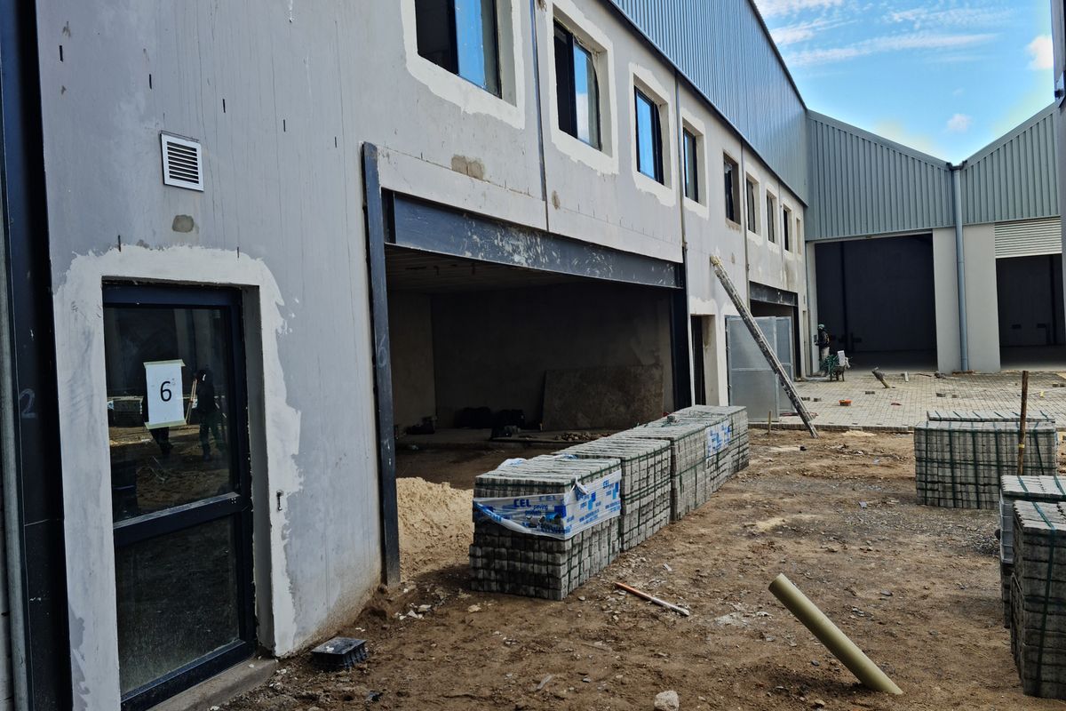 370m2 Industrial Warehouse To Let in Firgrove , Somerset West - Brand New - Photo 3