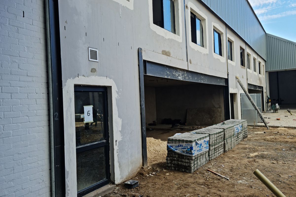 370m2 Industrial Warehouse To Let in Firgrove , Somerset West - Brand New - Photo 2