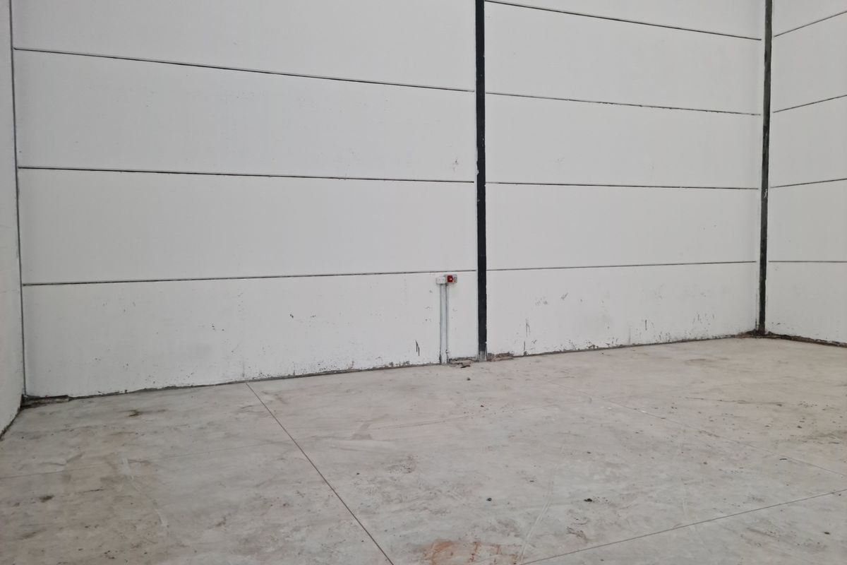 370m2 Industrial Warehouse To Let in Firgrove , Somerset West - Brand New - Photo 5