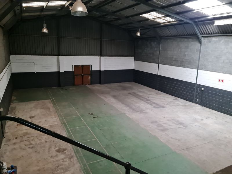 316m2 Industrial Warehouse with small enclosed Yard To Let in Blackheath Industria. - Photo 5