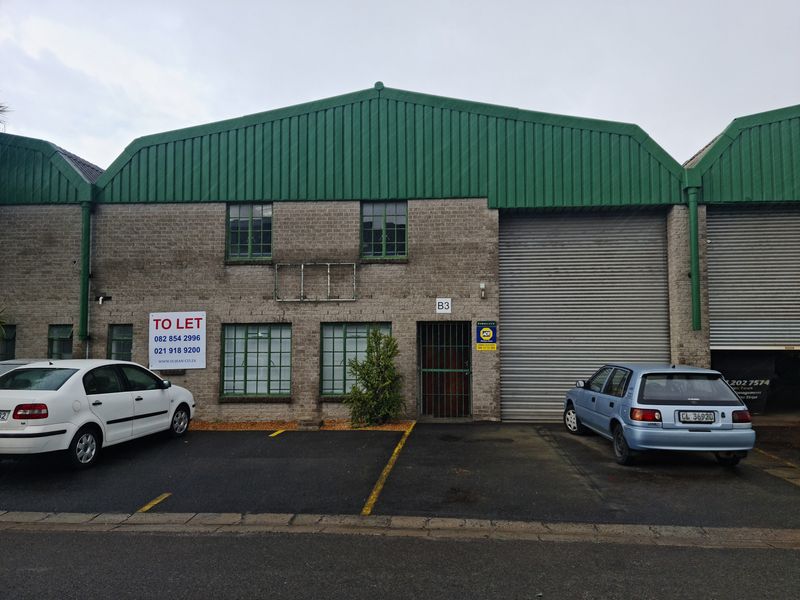 316m2 Industrial Warehouse with small enclosed Yard To Let in Blackheath Industria. - Photo 4