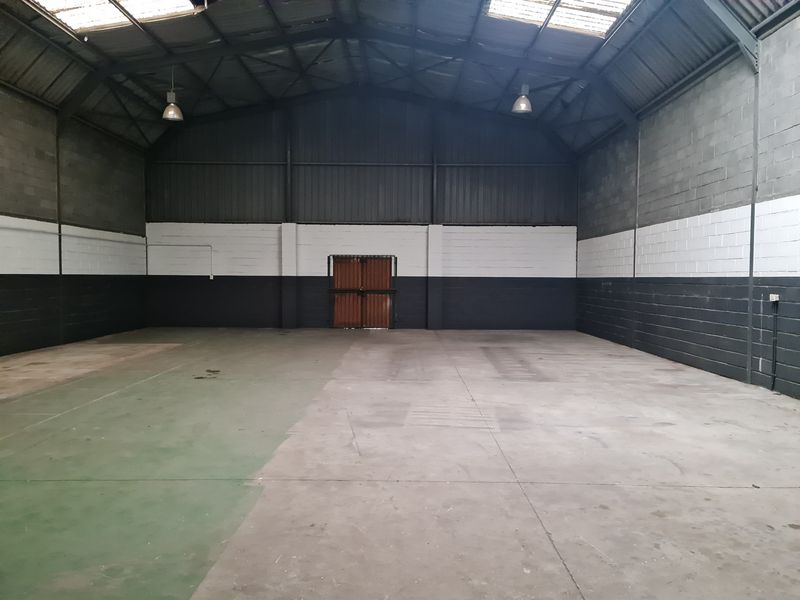316m2 Industrial Warehouse with small enclosed Yard To Let in Blackheath Industria. - Photo 2