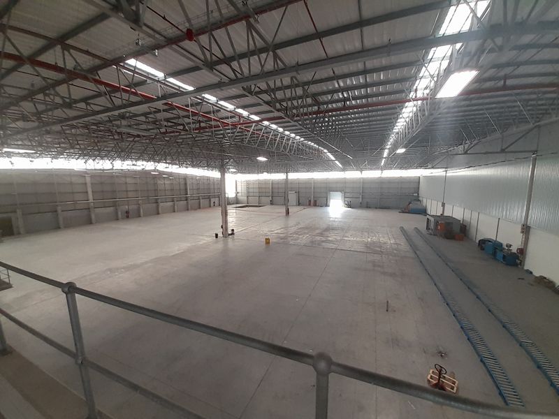 6 569m2 Industrial Factory Warehouse / To Let in the Bellville South @ R 591 210.00  excluding VAT - Photo 6