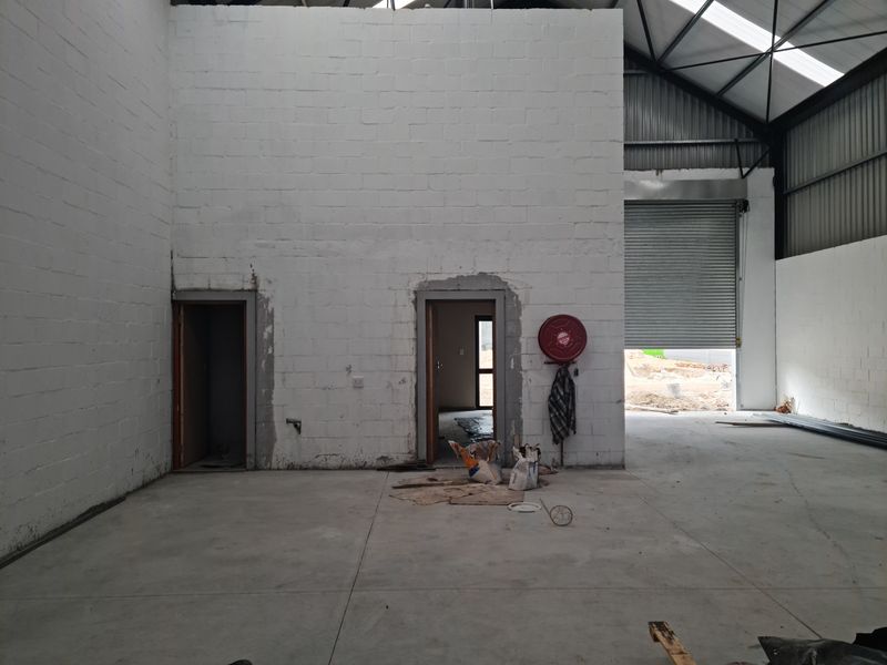 Brand New  200m2 Industrial Warehouse To Let in Firgrove , Somerset West. - Photo 5