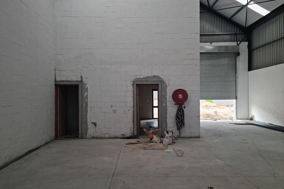 Brand New  200m2 Industrial Warehouse To Let in Firgrove , Somerset West. - Photo 5