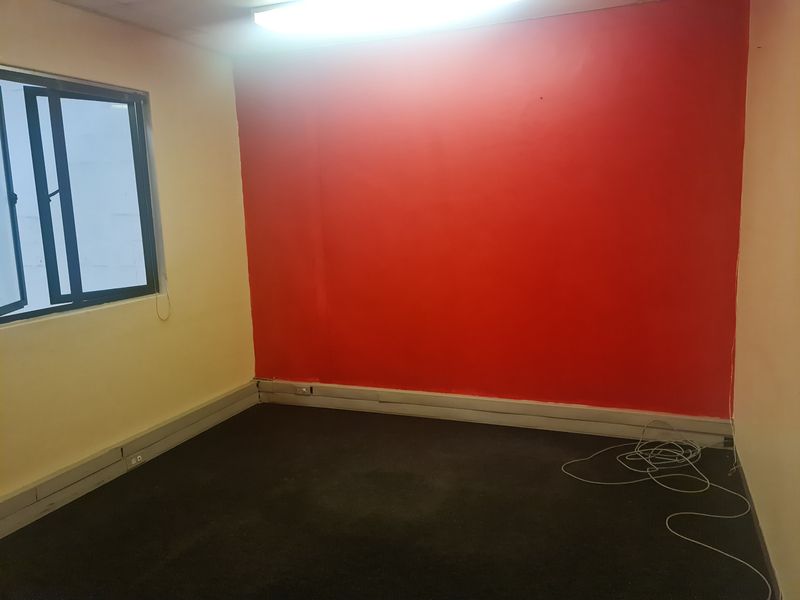 370m2 Factory Warehouse with small enclosed Yard TO LET | FOR RENT in Saxenburg Park. - Photo 7