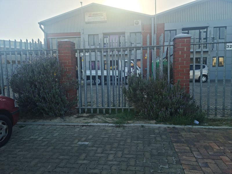 370m2 Factory Warehouse with small enclosed Yard TO LET | FOR RENT in Saxenburg Park. - Photo 3