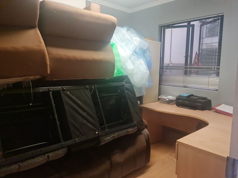 370m2 Factory Warehouse with small enclosed Yard TO LET | FOR RENT in Saxenburg Park. - Photo 6