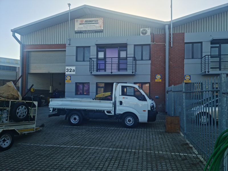 370m2 Factory Warehouse with small enclosed Yard TO LET | FOR RENT in Saxenburg Park. - Photo 4