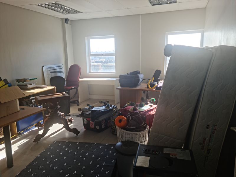 Modern 650m2 Industrial Warehouse To Let in Firgrove , Somerset West - Photo 10