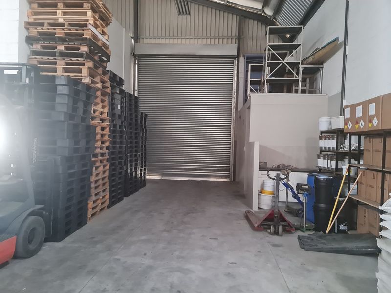 Modern 650m2 Industrial Warehouse To Let in Firgrove , Somerset West - Photo 7