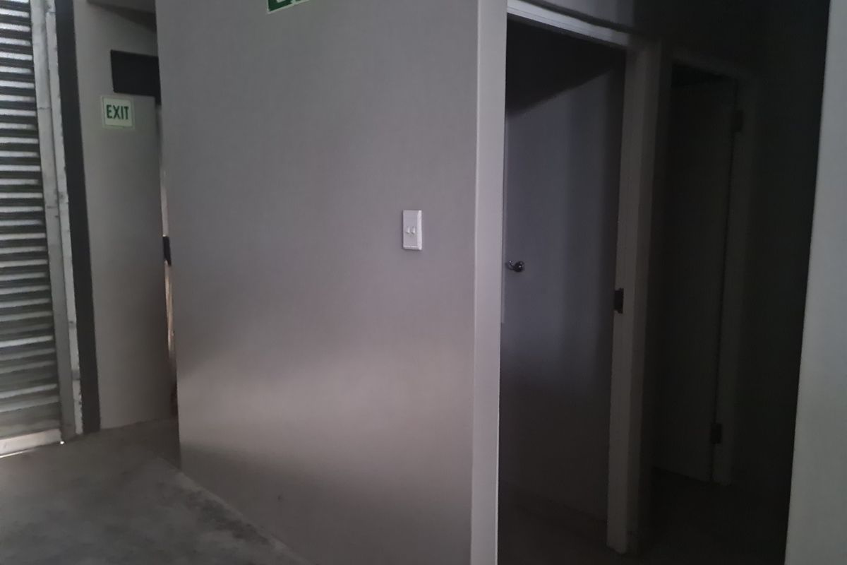 Modern 650m2 Industrial Warehouse To Let in Firgrove , Somerset West - Photo 5