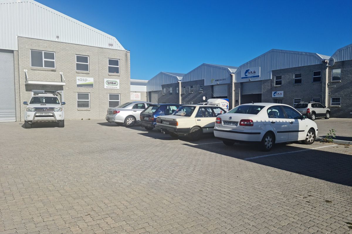Modern 650m2 Industrial Warehouse To Let in Firgrove , Somerset West - Photo 4
