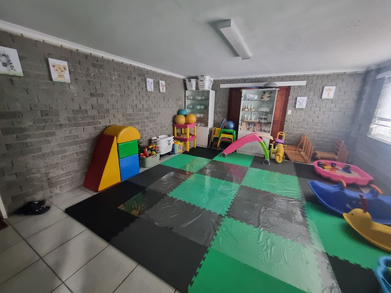 707m2 Industrial Warehouse To Let in Brackenfell @ R 45 955.00  excluding VAT - Photo 10