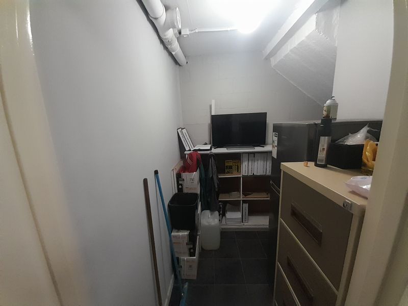 400m2 Industrial  Warehouse Unit To Let in Brackenfell @ R 26 000.00  excluding VAT - Photo 8