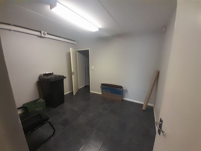 400m2 Industrial  Warehouse Unit To Let in Brackenfell @ R 26 000.00  excluding VAT - Photo 7