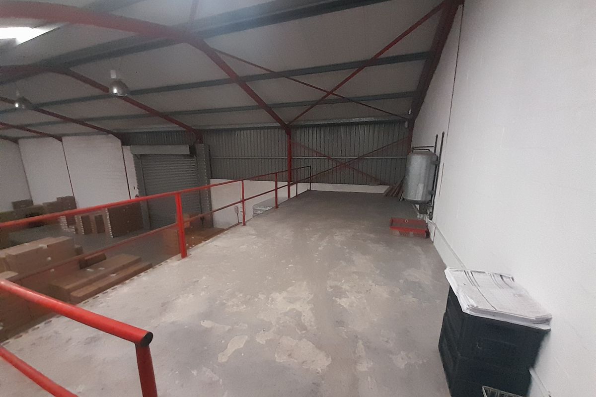 400m2 Industrial  Warehouse Unit To Let in Brackenfell @ R 26 000.00  excluding VAT - Photo 4