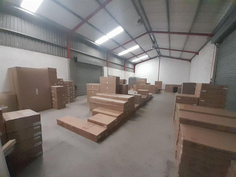 400m2 Industrial  Warehouse Unit To Let in Brackenfell @ R 26 000.00  excluding VAT - Photo 2