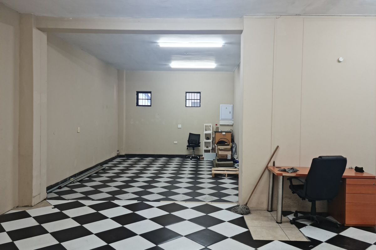 310m2 Commercial Industrial Warehouse - Double Storey - To Let in Saxenburg Park. - Photo 4