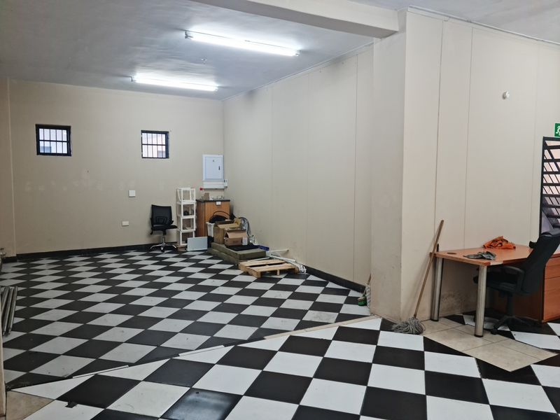 310m2 Commercial Industrial Warehouse - Double Storey - To Let in Saxenburg Park. - Photo 3