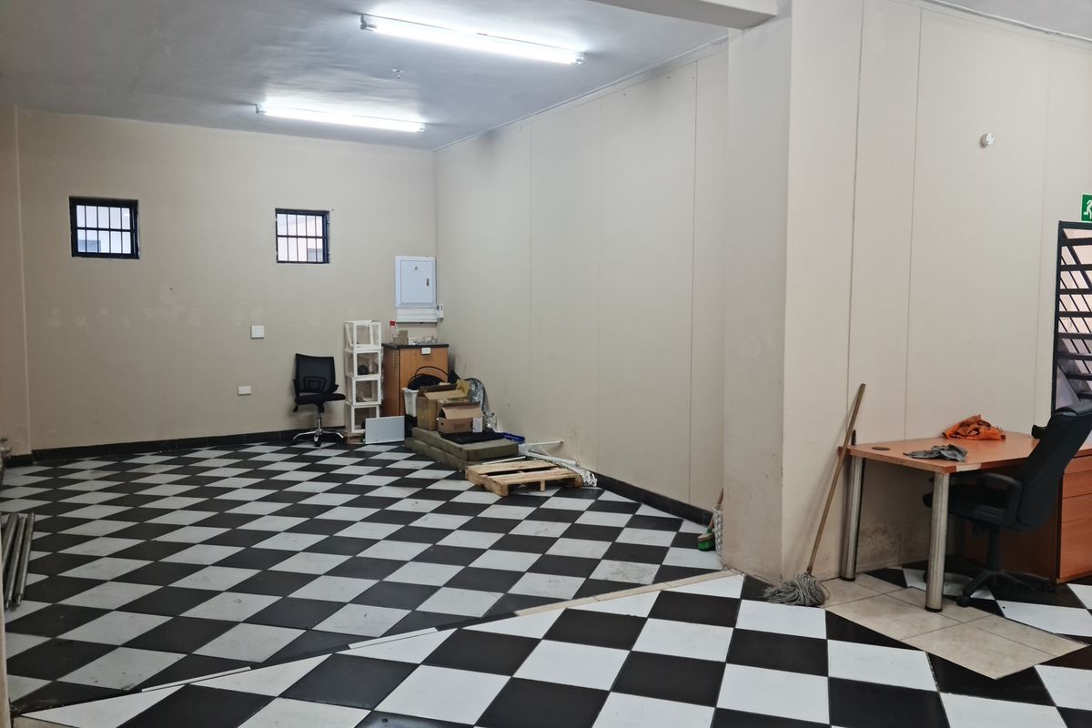 310m2 Commercial Industrial Warehouse - Double Storey - To Let in Saxenburg Park. - Photo 3