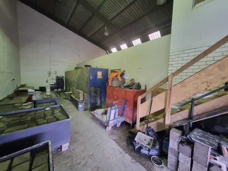 150m2 Industrial Warehouse To Let in Brackenfell Industrial @ R 11 000.00 excluding VAT - Photo 4