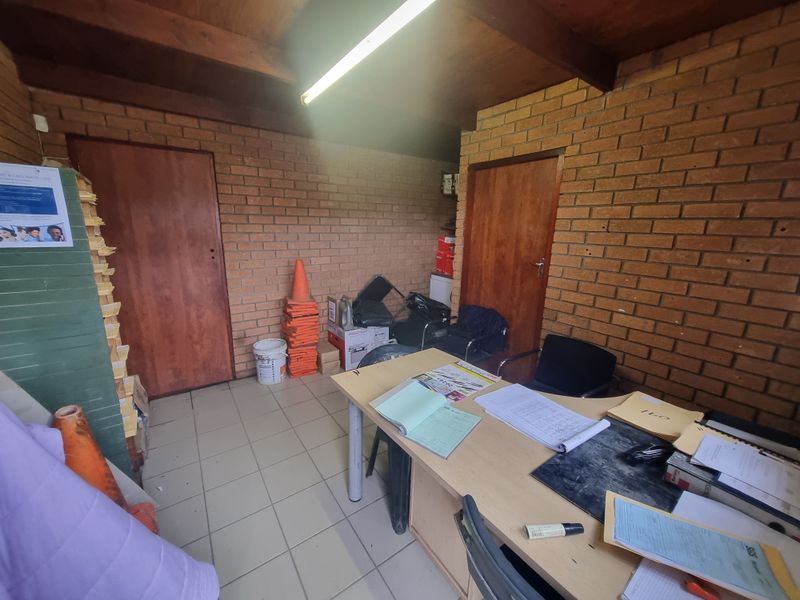 150m2 Industrial Warehouse To Let in Brackenfell Industrial @ R 11 000.00 excluding VAT - Photo 7