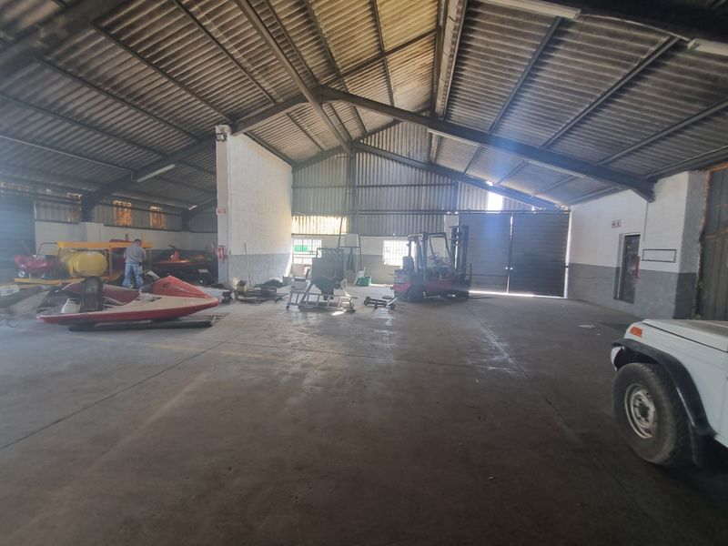 400m2 Industrial Warehouse To Let in Brackenfell Industrial@ R36 000.00 excluding VAT - Photo 6