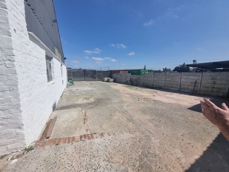 400m2 Industrial Warehouse To Let in Brackenfell Industrial@ R36 000.00 excluding VAT - Photo 7