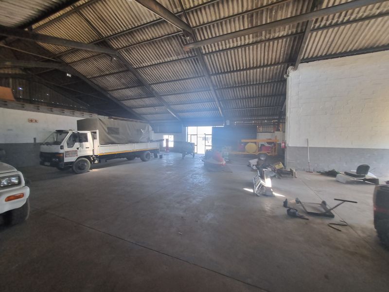 400m2 Industrial Warehouse To Let in Brackenfell Industrial@ R36 000.00 excluding VAT - Photo 4