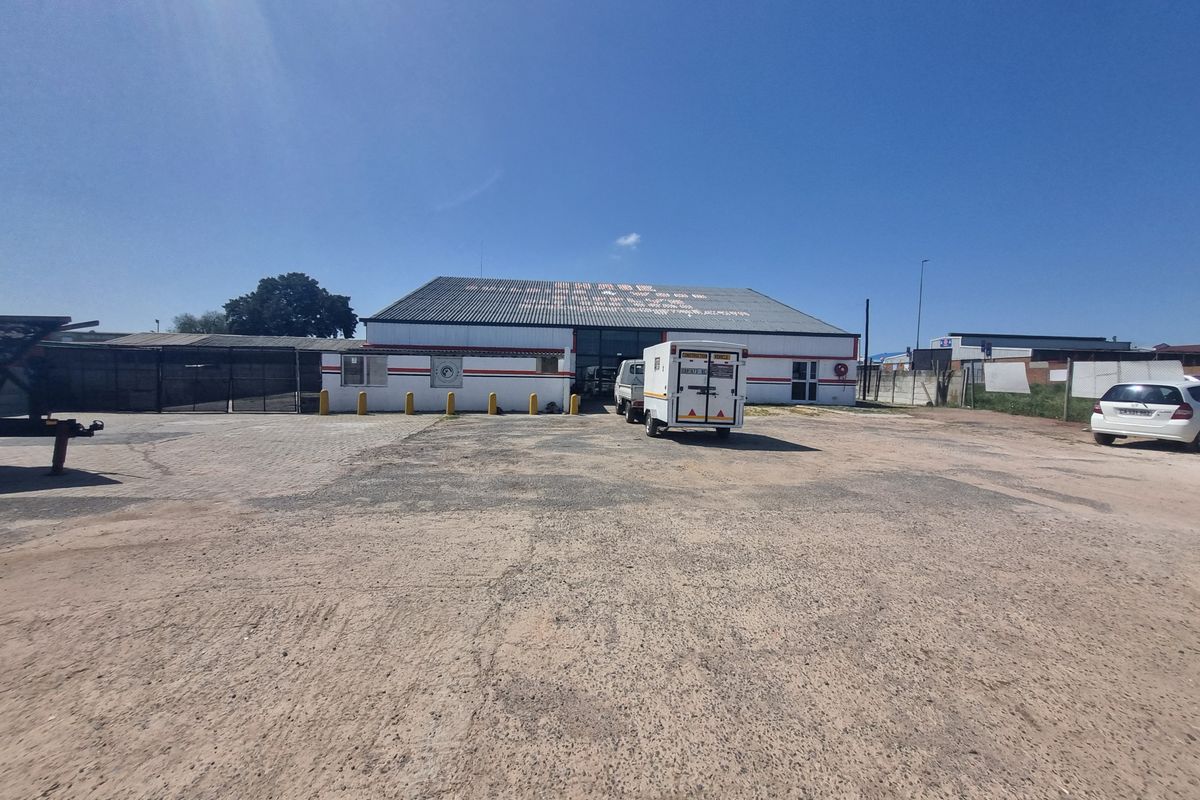 400m2 Industrial Warehouse To Let in Brackenfell Industrial@ R36 000.00 excluding VAT - Photo 2