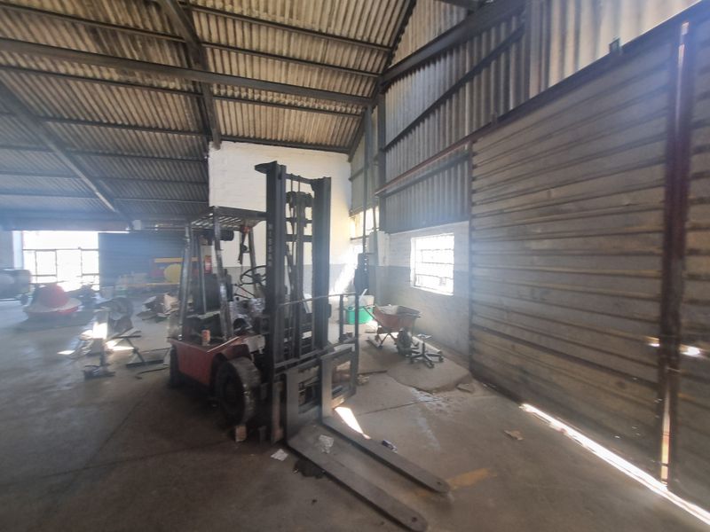 400m2 Industrial Warehouse To Let in Brackenfell Industrial@ R36 000.00 excluding VAT - Photo 5