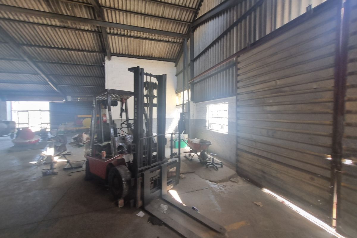 400m2 Industrial Warehouse To Let in Brackenfell Industrial@ R36 000.00 excluding VAT - Photo 5